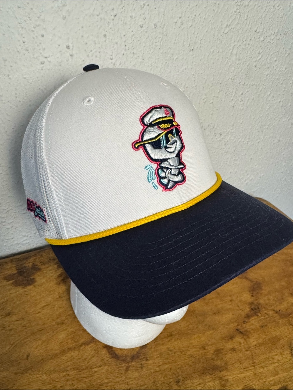 Missouri River Motor Boaters “The Game”  mesh cap w/ yellow captain’s rope. NWOT